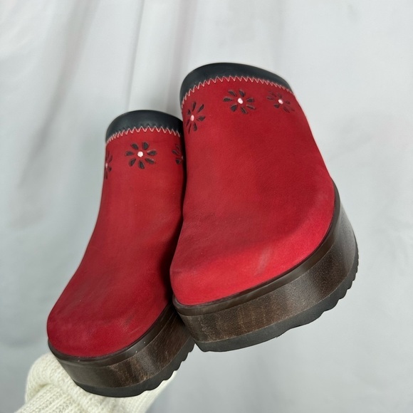 Y2K Tommy Hilfiger red suede wood clogs size 8.5 - Picture 5 of 15